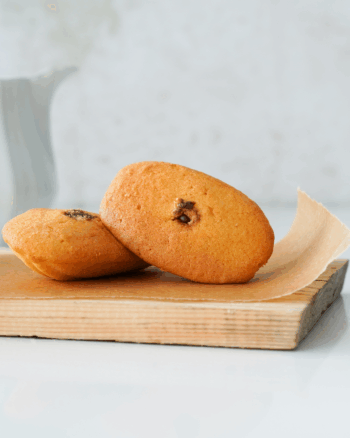 Madeleine injectee chocolat mise en scene - Le Biscuit